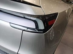 Tesla Model Y L Long Range All-Wheel Drive - ფოტო 8