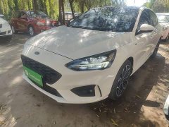 Ford Focus Sedan EcoBoost 180 Automatic ST Line - ფოტო 1