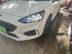 Ford Focus Sedan EcoBoost 180 Automatic ST Line - ფოტო 18