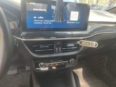 Ford Focus Sedan EcoBoost 180 Automatic ST Line - ფოტო 9