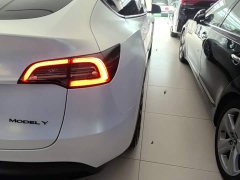 Tesla Model Y Standard Range RWD - ფოტო 8
