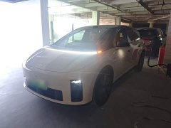 Li Auto i6 Four-Wheel Drive Standard Edition - ფოტო 2