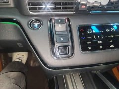 Honda Odyssey 2.0L e:HEV Luxury - ფოტო 14