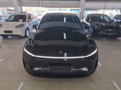 Tesla Model Y Rear-Wheel Drive - ფოტო 3