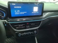 Ford Focus Hatchback EcoBoost 180 Automatic Trend - ფოტო 13
