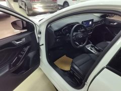 Ford Focus Hatchback EcoBoost 180 Automatic Trend - ფოტო 16