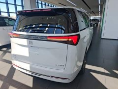 Buick GL8 New Energy Lusang Smart Comfort Edition - ფოტო 7