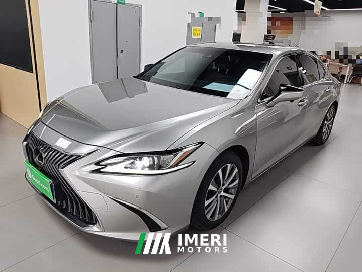 Lexus ES 2020 200 Excellence Edition - ავტომობილი ჩინეთიდან