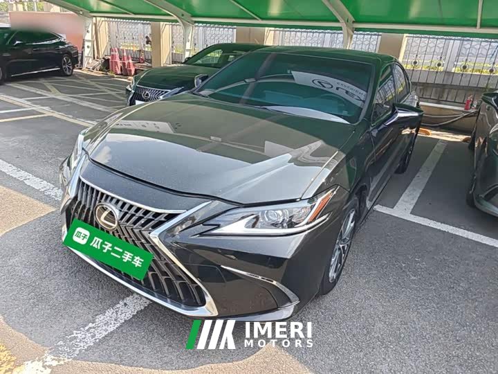 Lexus ES 2022 300h Excellence Edition - ავტომობილი ჩინეთიდან