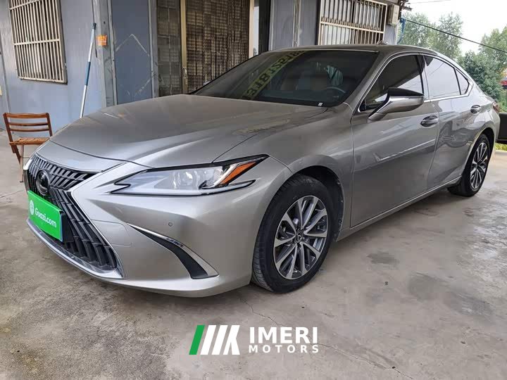 Lexus ES 200 Luxury