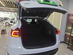 Tesla Model Y Rear-Wheel Drive - ფოტო 19