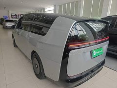 Li Auto Li Xiang MEGA Ultra - ფოტო 5