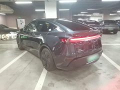 Tesla Model Y Rear-Wheel Drive - ფოტო 5