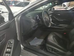 Toyota Avalon Hybrid 2.5L Luxury - ფოტო 16