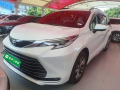 Toyota Sienna 2.5L Hybrid AWD Premium - ფოტო 1