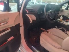 Toyota Sienna 2.5L Hybrid AWD Premium - ფოტო 12