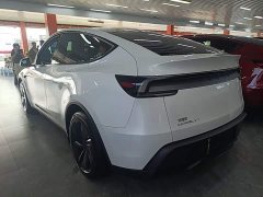 Tesla Model Y Long Range All-Wheel Drive - ფოტო 5