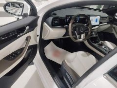 BYD Qin PLUS Glory Edition DM-i 55KM Leading - ფოტო 16