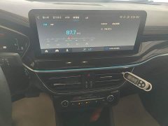 Ford Focus Sedan EcoBoost 180 Automatic ST Line - ფოტო 13