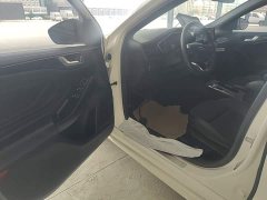 Ford Focus Sedan EcoBoost 180 Automatic ST Line - ფოტო 16