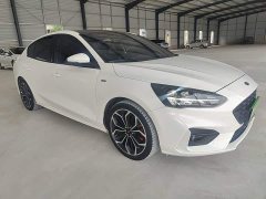 Ford Focus Sedan EcoBoost 180 Automatic ST Line - ფოტო 4