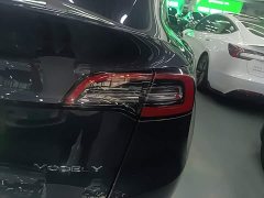 Tesla Model Y Rear-Wheel Drive - ფოტო 8
