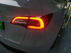 Tesla Model Y Standard Range RWD - ფოტო 8