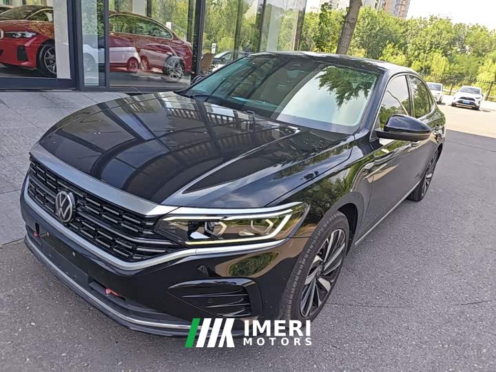 Volkswagen Passat 380TSI Luxury
