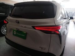 Toyota Sienna 2.5L Hybrid Premium Edition - ფოტო 6