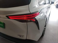 Toyota Sienna 2.5L Hybrid Premium Edition - ფოტო 8