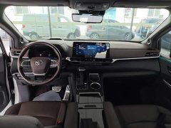 Toyota Sienna 2021 2.5L Hybrid Platinum Edition - ფოტო 10