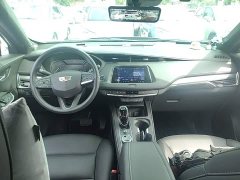 Cadillac XT4 28T FWD Luxury - ფოტო 10