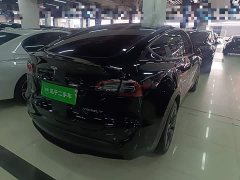 Tesla Model Y Rear-Wheel Drive - ფოტო 7