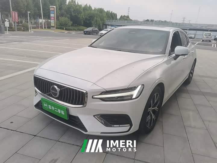 Volvo S60 B4 Smart Luxury Edition - ავტომობილი ჩინეთიდან