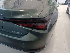 Lexus ES 200 Premium Edition - ფოტო 8
