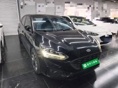 Ford Focus Hatchback EcoBoost 180 Automatic ST Line - ფოტო 4