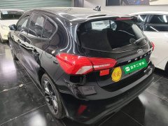 Ford Focus Hatchback EcoBoost 180 Automatic ST Line - ფოტო 5