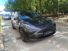 Tesla Model Y Rear-Wheel Drive - ფოტო 4