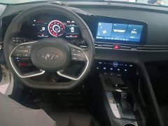 Hyundai Elantra 1.5L CVT Luxury - ფოტო 10