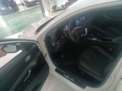 Hyundai Elantra 1.5L CVT Luxury - ფოტო 16