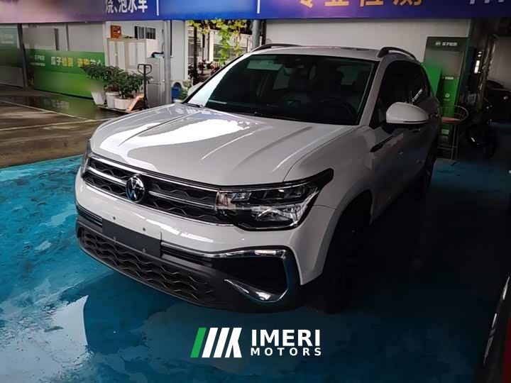 Volkswagen Touareg 300TSI Two-Wheel Drive Moonlight Edition