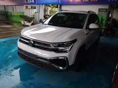 Volkswagen Touareg 300TSI Two-Wheel Drive Moonlight Edition - ფოტო 2
