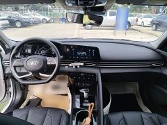 Hyundai Elantra 1.5L CVT Luxury - ფოტო 10