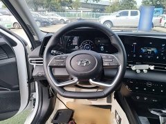 Hyundai Elantra 1.5L CVT Luxury - ფოტო 11