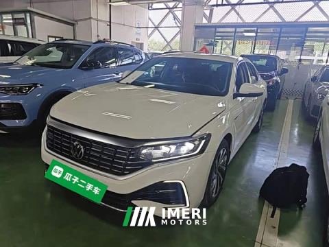 2022 Volkswagen Passat Plug-in Hybrid 430PHEV Hybrid Elite Edition
