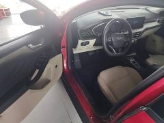 Ford Focus Sedan EcoBoost 180 Automatic Trend - ფოტო 16