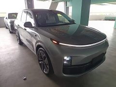 Li Auto L8 Ultra Smart Refresh Edition - ფოტო 4