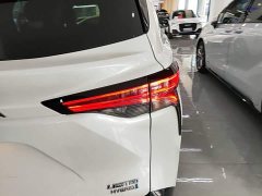 Toyota Sienna 2.5L Hybrid Premium Edition - ფოტო 8