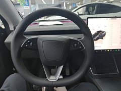 Tesla Model Y Long Range All-Wheel Drive - ფოტო 11