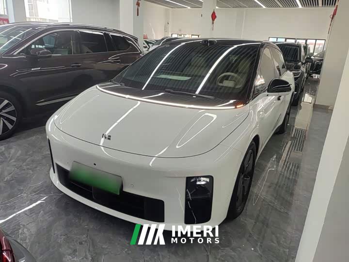 Li Auto i6 2025 Two-Wheel Drive Standard - ავტომობილი ჩინეთიდან
